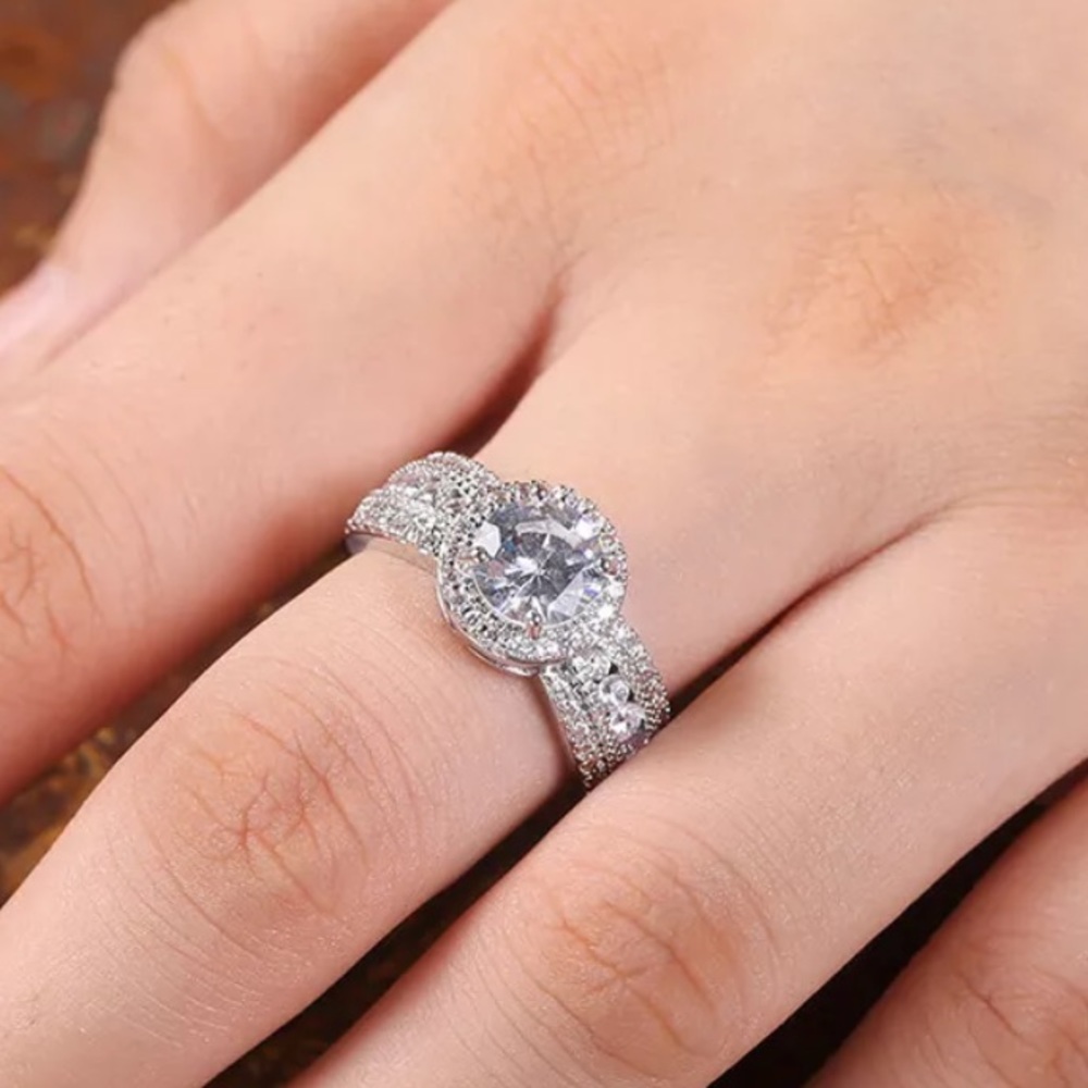 NEW💍925 STERLING SILVER DIAMOND ENGAGEMENT RING, CUTE RING, SHINY RING. - Picture 3 of 3